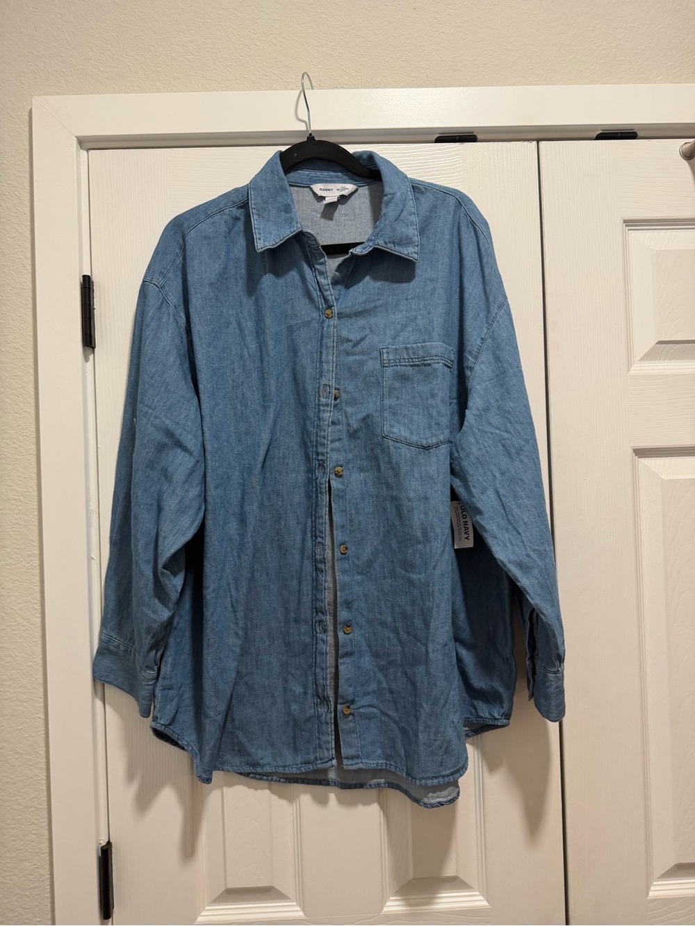 NWT Old Navy Chambray The Boyfriend Shirt Large Blue